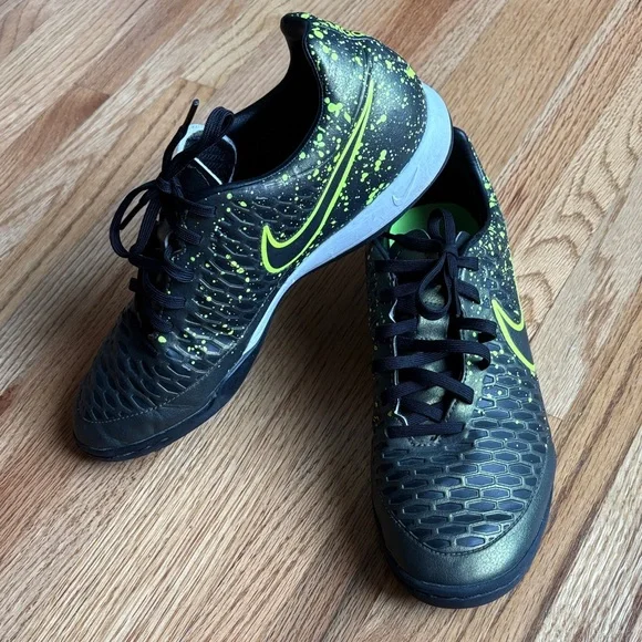 Nike size 8 Magista Men’s Black & Volt Indoor Soccer Shoes for turf - Picture 1 of 9